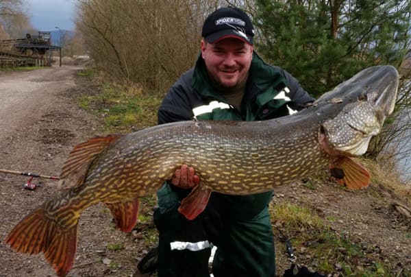 Hecht 138 cm im Freiwasser gefangen